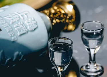 岩石股份“启示录”：白酒行业正在告别“烧钱时代”